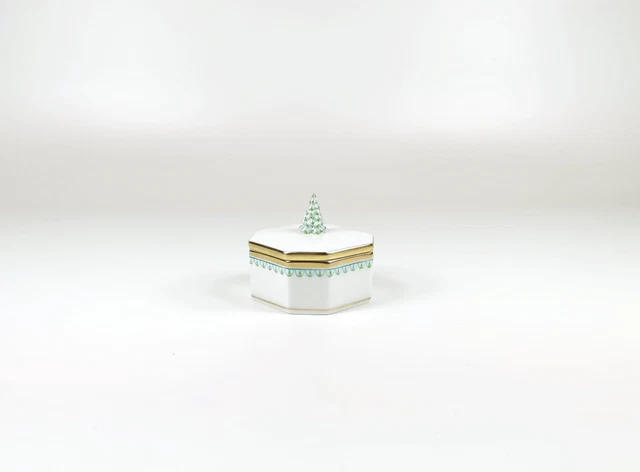 Herend, Trinket Box With Fishnet Christmas Tree, Handpainted Porcelain ! (Bt006)