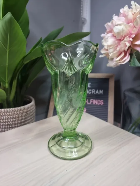 Vintage Stunning Art Deco 20s Bright Green Sundae Style Scalloped Glass Vase 8''