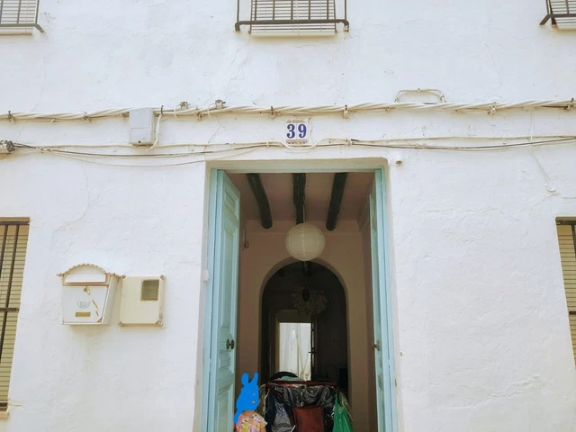 Beautiful furnished 5 bedroom Spanish townhouse 2