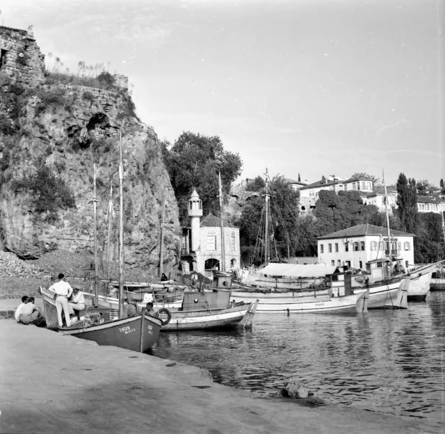TURQUIE c.1960 - Pêcheurs Bateaux Port  Antalya - Négatif 6 x 6 - Tur 8