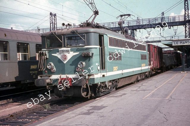 35mm French Railway Slide - SNCF Blass BB 25500 No. 25577 Electric c1971 [H443]