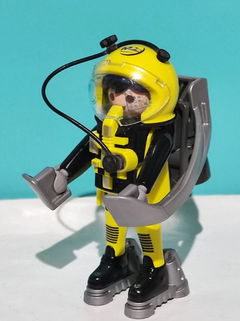 PLAYMOBIL X STARBUCKS Korea Limited Edition Astronaut LEO Figure 70526 PLAYMOBIL X STARBUCKS Korea Limited Edition Astronaut LEO Figure 70526