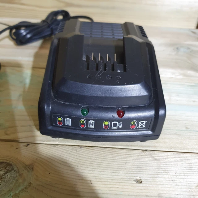 TITAN TTB712CHR BLACK 42W 50/60Hz LED Indicators Power Tool Battery