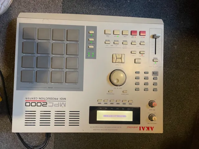 ** AKAI MPC 2000 - with floppy disks ands instruction manual 