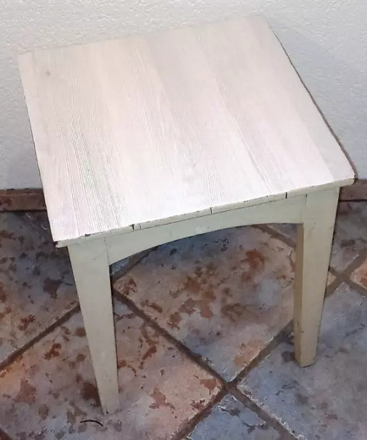 Alter großer Holzhocker  Massivholz Küchenhocker  +  Vintage Shabby weiß