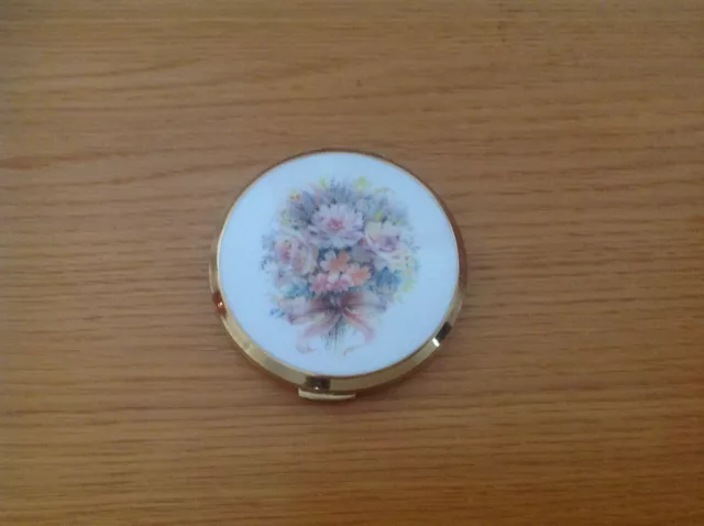 Vintage Stratton 1950`s  Powder Compact from England