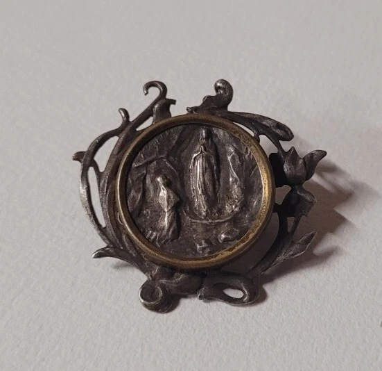Broche Ancienne Religieuse Art Déco – Métal Argenté – Femme – Collection
