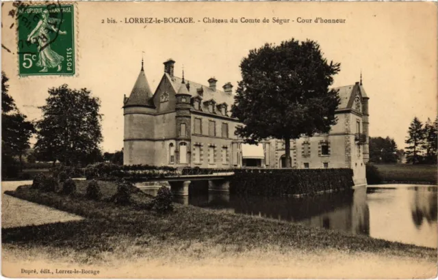 CPA LORREZ-le-BOCAGE Chateau du Comte de Segur - Cour d'Honneur (1299394)