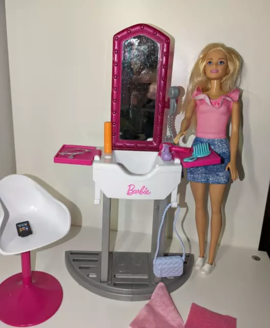 Barbie Salon de coiffure et beauté avec poupée et accessoires