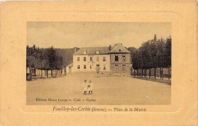 CPA 80 FOUILLOY LES CORBIE PLACE DE LA MAIRIE (cpa glacée pas