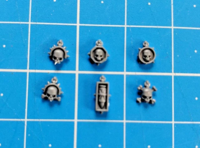 thumbnail image 2 of Games Workshop Warhammer 40k Space Marine Bits – Infiltrator/Incursor Phobos Medals & Relics (x6) – Parts 94-99 2 of 6