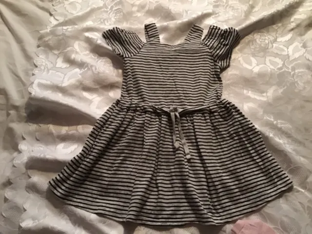 Immaculate Bundle Girls Clothes (9) Shorts/Dress/Skirt/Tops Etc Age 3/5 Years 2