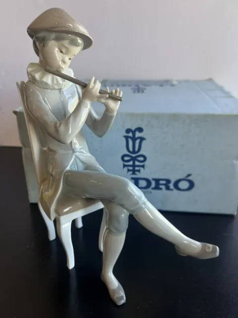 LLADRO BOY PLAYING FLUTE "NINO FLAUTICO" 4877 Porcelain Sculpture Spain Figurine