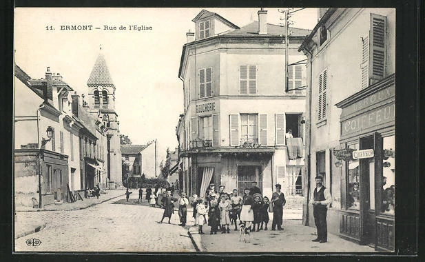 CPA Ermont, Rue de l´Eglise, vue de la rue