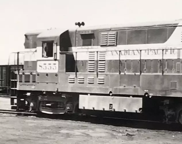 CANADIAN PACIFIC RAILWAY Railroad CP #8555 Diesel Locomotive Train B&W ...