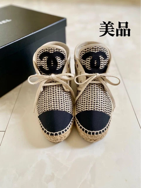 CHANEL レザー手袋 黒・白穴あきデザイン　ゴルフ Chanel Trainers Black New 39 - Designer WishBags