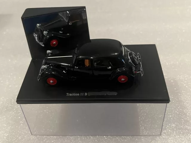 PRESSE ATLAS UNIVERSAL HOBBIES Citroën Traction 11B Noir 1/43 Voiture Miniature