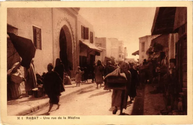 CPA AK RABAT - Une Rue de la Medina MAROC (796740)