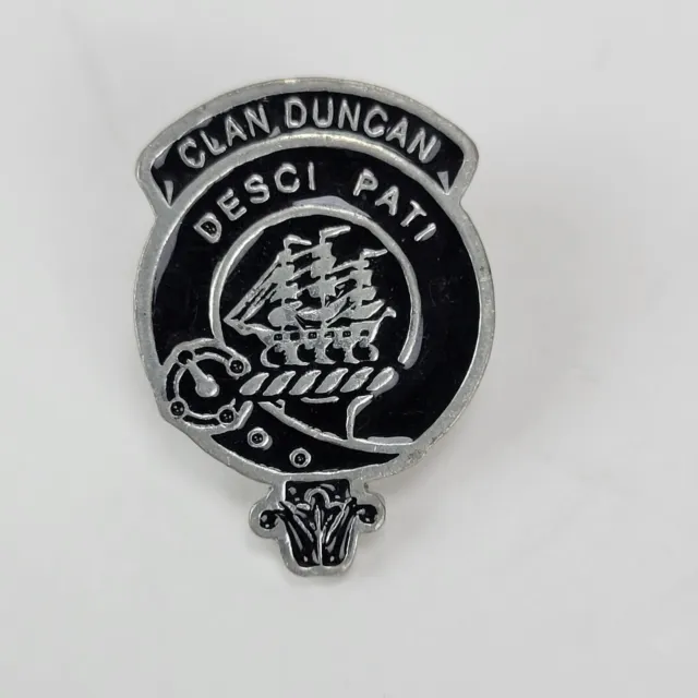 Scottish "Clan Duncan Desci Pati" clan badge with pin