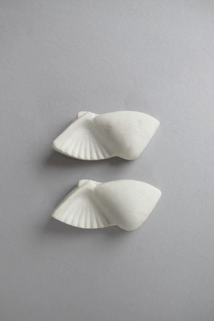 Japanese Porcelain Chopstick Rest 2 pc Set Vtg Hashioki White Shell CR112