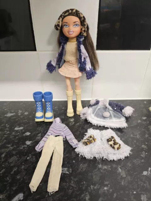 BRATZ WINTERTIME WONDERLAND Dana Doll With Clothes, Shoes/Boots &  Accessories. £15.00 - PicClick UK