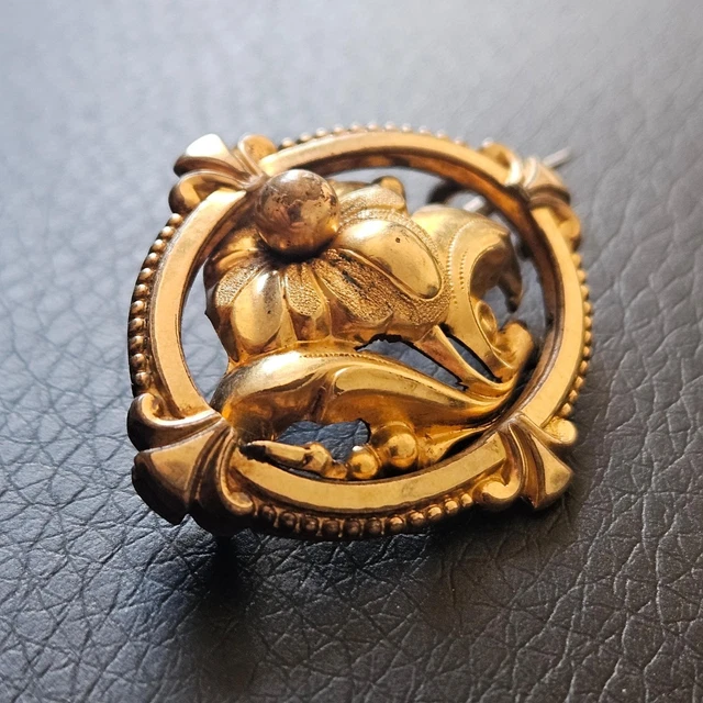 Broche Ancienne Vintage En Forme De Plume - Années 50/60/70 - Matériau Laiton Peint - Bijou D'époque - Occasion