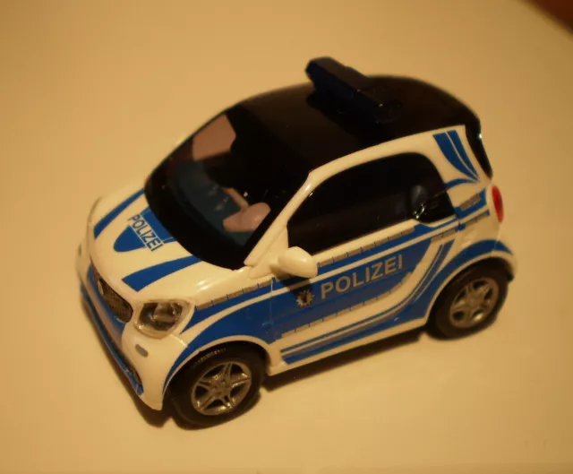 BUSCH 1:87 - Smart Fortwo ’14 Coupé "Polizei Berlin" (weiß/blau) (Nr. 50716)