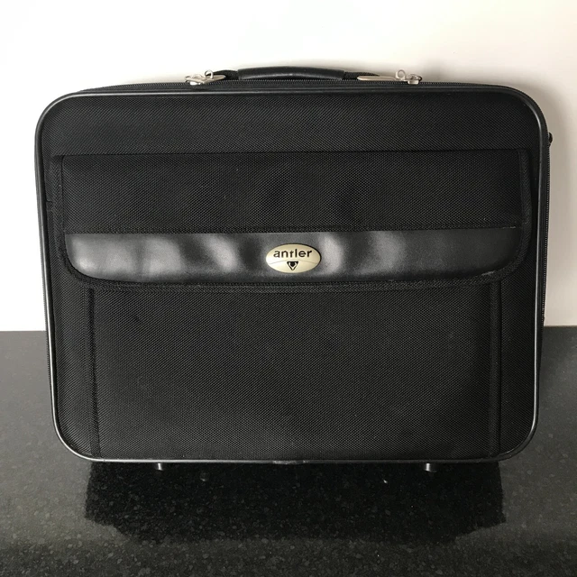 GEWEIH SCHWARZ 16" LAPTOPTASCHE / HÜLLE gebraucht sehr guter Zustand kein Schultergurt.