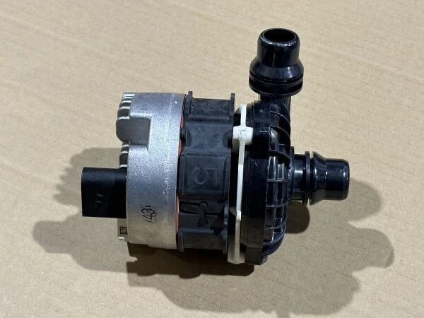 11519455513 GENUINE BMW Electric Coolant Pump G20 G30 G31 G32 NEW ??102. ...