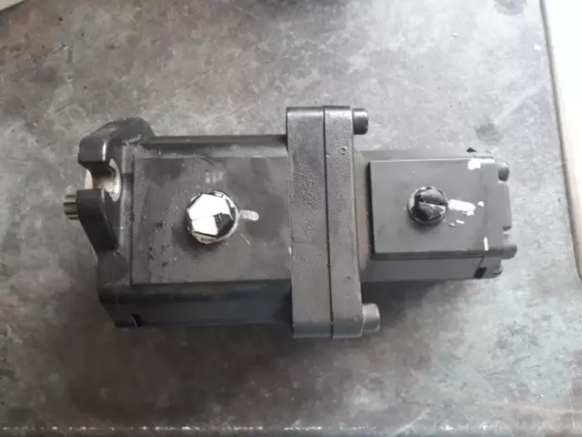 Spline shaft Double Hydraulic Gear Pump Fr SNP2/17D  Re SNP1/4.3D