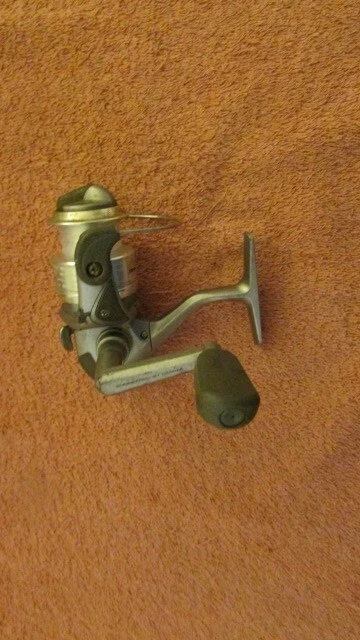 daiwa d-wave dwb-b reel &amp D-SHOCK SPINNING COMBO This reel also includes Rods & Reals Sufix Performance Braid - Color:Hot Red