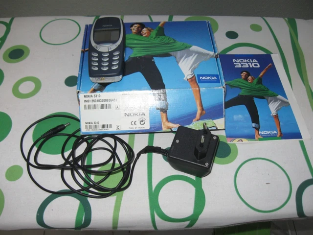 Nokia 3310 Handy in Blau mit Originalkarton Betriebsanleitung und Ladegerät