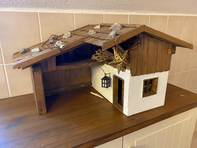 Handgefertigte Weihnachtskrippe Aus Holz – Größe 30 X 60 Cm – Mit Liebevoll Bemalten Figuren – Tischdekoration Für Die Festzeit