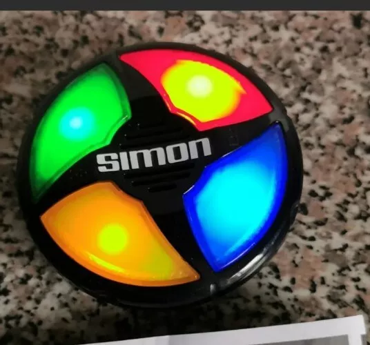 Simon electronic game - light up Micro / Mini Travel size fun Kids memory game