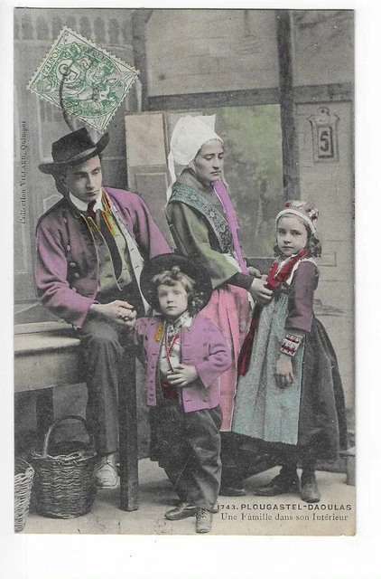 29 Plougastel Daoulas A Family Inside
