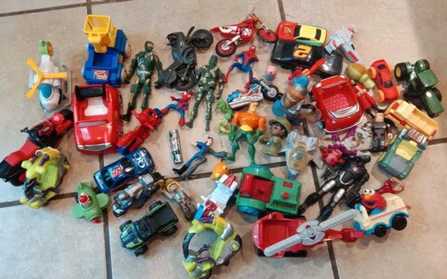 Large 4.5 Pound Lot Of Assorted Toys Cars And Action Figures