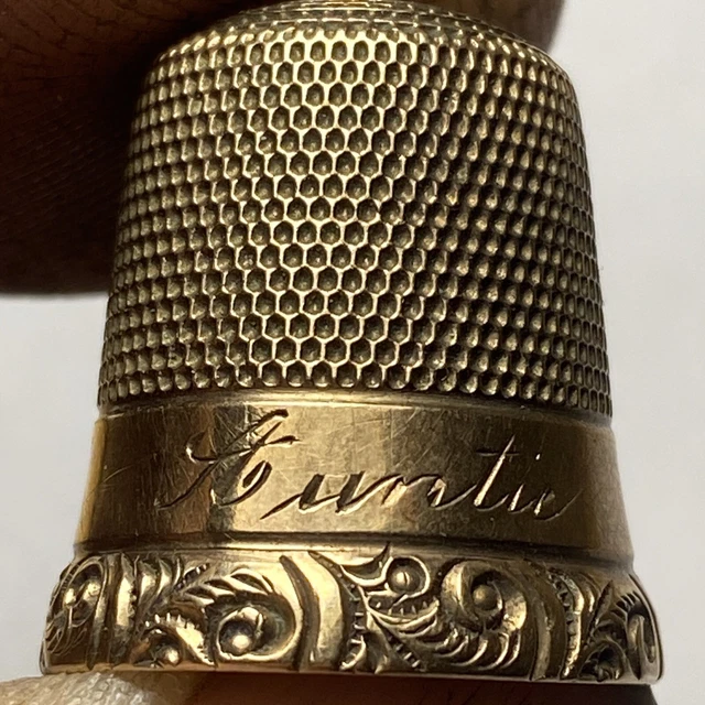Antique  Gold Thimble Simons 3.7g