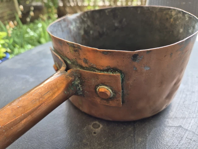 Petite casserole ancienne en cuivre - Made in France - avec couvercle