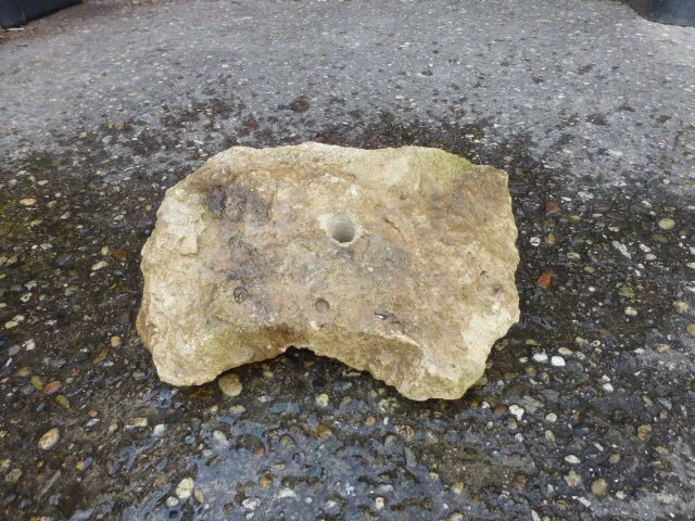 Quellstein Brunnenstein mit Loch für Quellsteinbrunnen Naturstein Nr. 22 Unikat