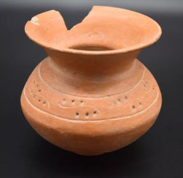 Ancient Greek Hellenistic period terracotta pot C. 3rd - 1st century BC