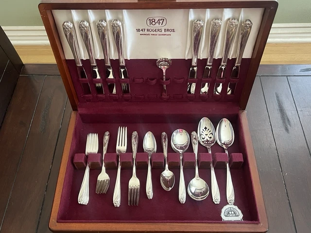 Daffodil 1847 Rogers Bros 52 Piece Service For ROGERS AND BROS - Main Image