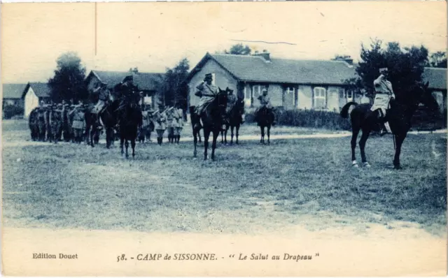 CPA Militaire (Dep.02) Camp de SISSONNE - "Le Salut au Drapeau" (90004)