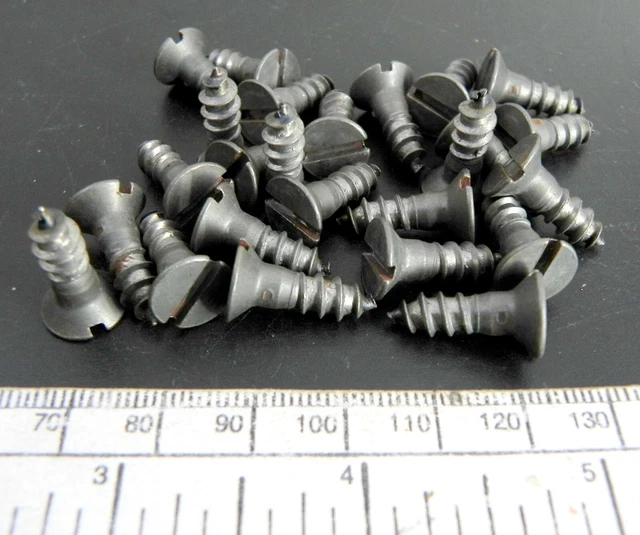 Lot De 28 Vis à Bois Anciennes En Acier - Taille 3 X 25 Mm - Tête Fendue - Neuf (Peut-être Sans Emballage)