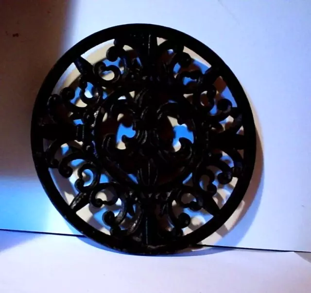 Heavy Weight Round Green Cast Iron Trivet/Wall Hanging With Fleur de lis Motive