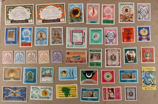 Oriente Medio, África - Bonito lote de 40 sellos montados sin montar o nunca montados, en muy buen estado