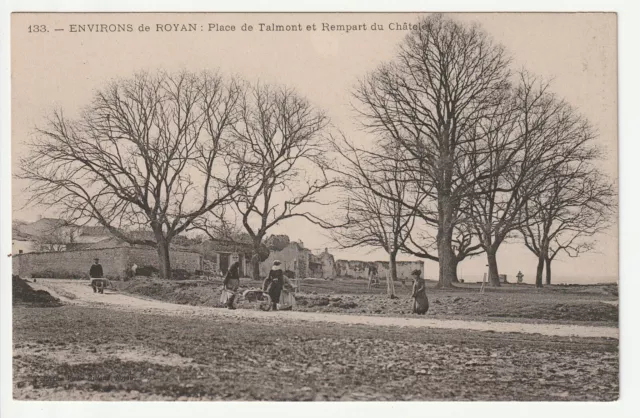 TALMONT - Charente Maritime - CPA 17 - Place et remparts du Chateau