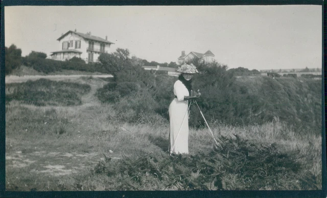 France, woman with camera, ca.1905, vintage silver print vintage silver