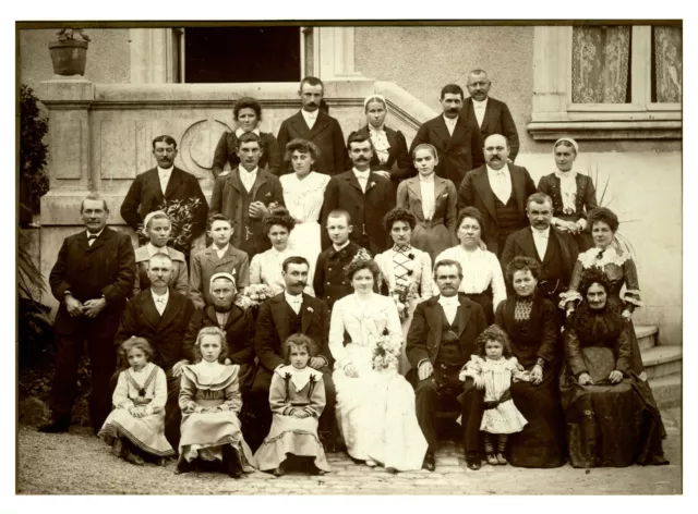 Photo ancienne mariage vendéen au château costumes et coiffes