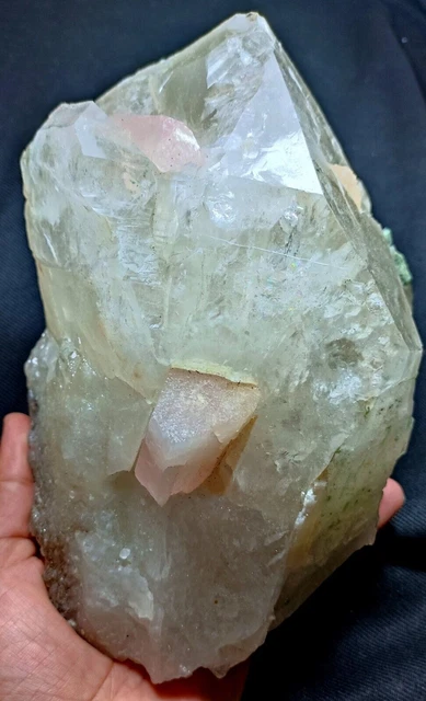 Quartz fumé de grande taille à combiner avec deux cristaux de kunzite rose...