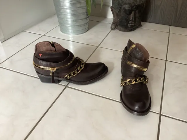Bottines boots MANILA GRÂCE pointure 38/39 cuir marron chaîne très bon état